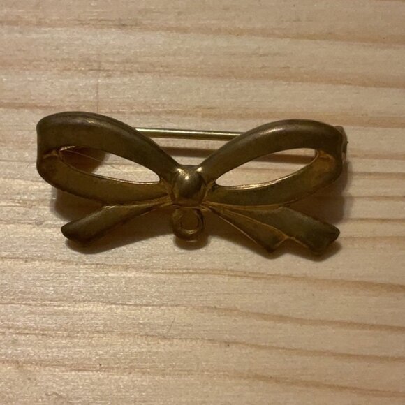 Vintage Gold-Tone Bow Brooch Pin Jewelry Accessory - Picture 1 of 3